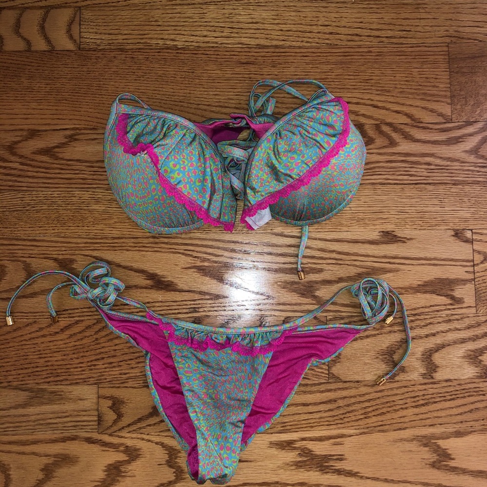 Beach bunny bikini - Picture 2 of 4
